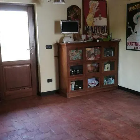 Homely Farmhouse In With Garden